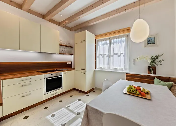 فيلة Dependance Runkelstein *